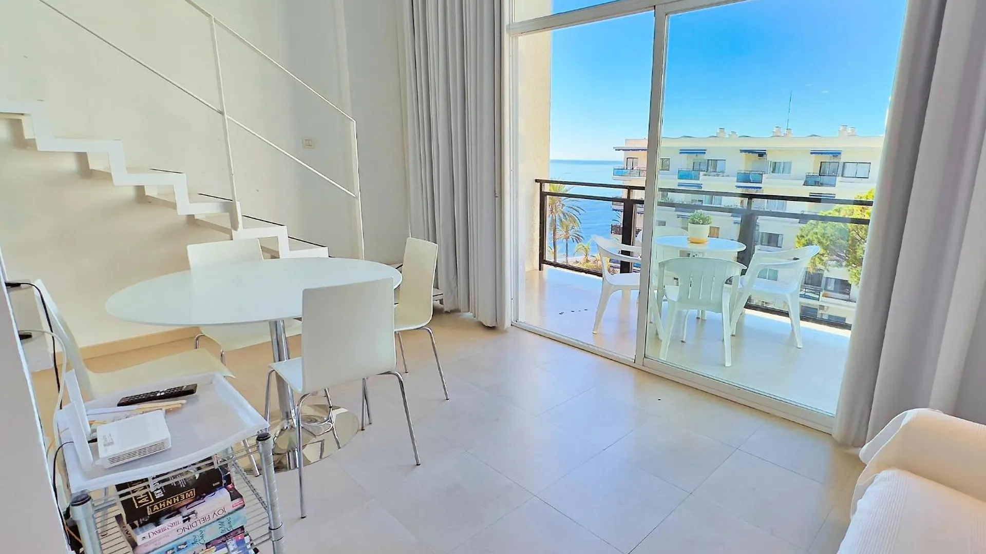 Daire Skol 302 Super One-Bedroom Duplex With Sea Views Marbella
