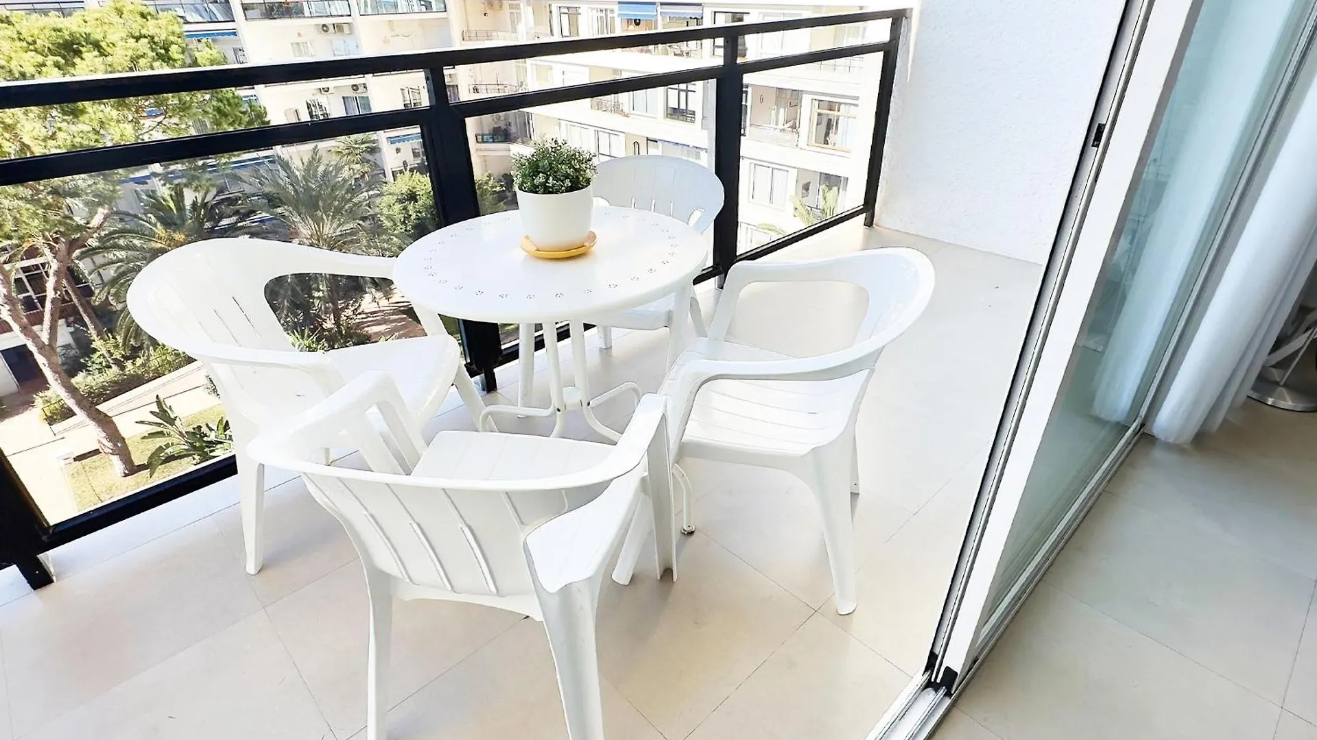 Skol 302 Super One-Bedroom Duplex With Sea Views Marbella