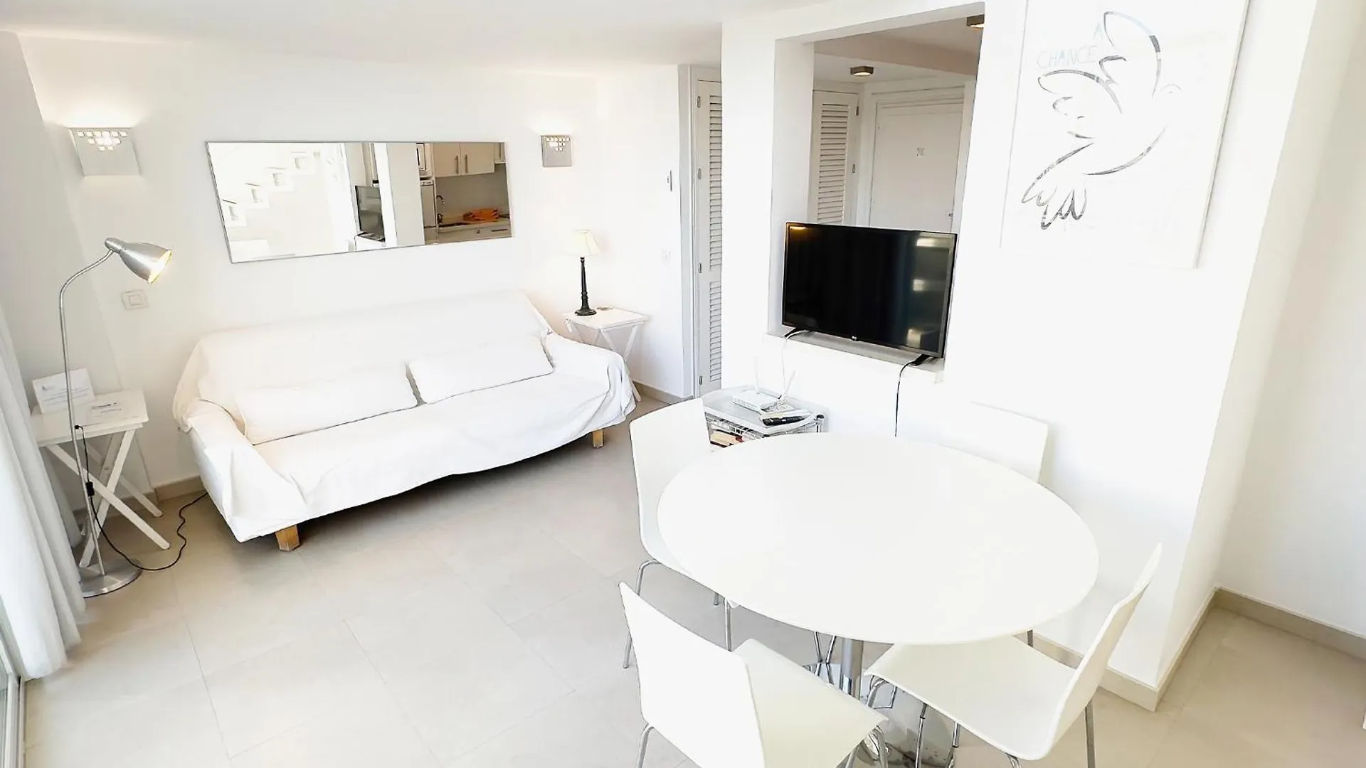 Skol 302 Super One-Bedroom Duplex With Sea Views 马尔韦利亚 0*,  西班牙