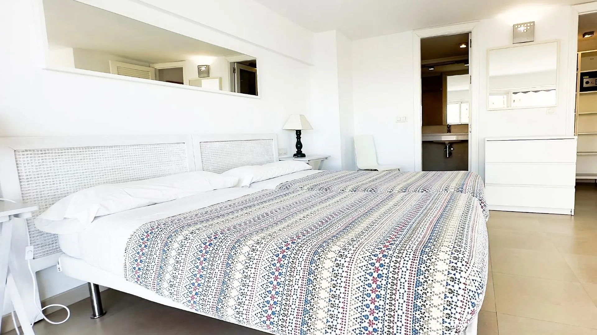 公寓 Skol 302 Super One-Bedroom Duplex With Sea Views 马尔韦利亚
