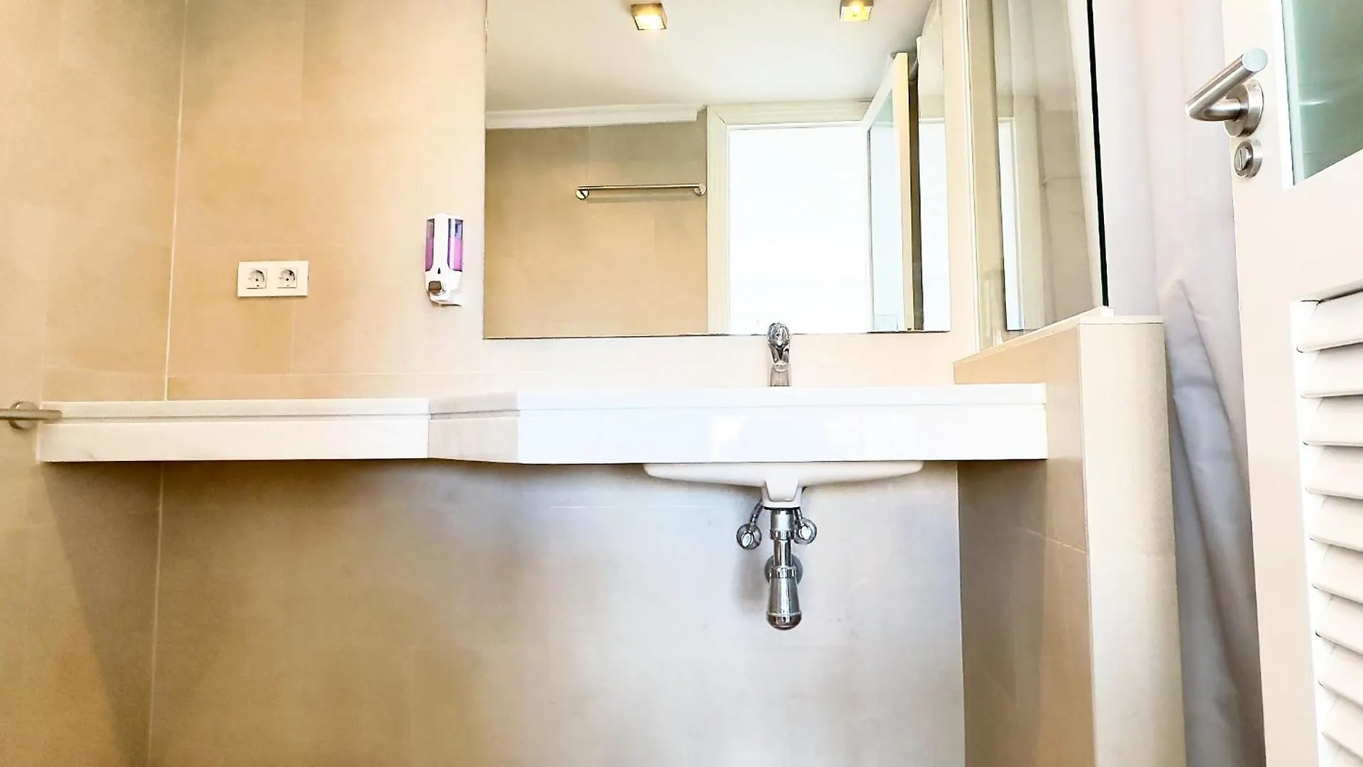 Skol 302 Super One-Bedroom Duplex With Sea Views 马尔韦利亚